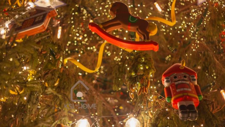 Flying Santa & Reindeer Roof Decorations That Soar