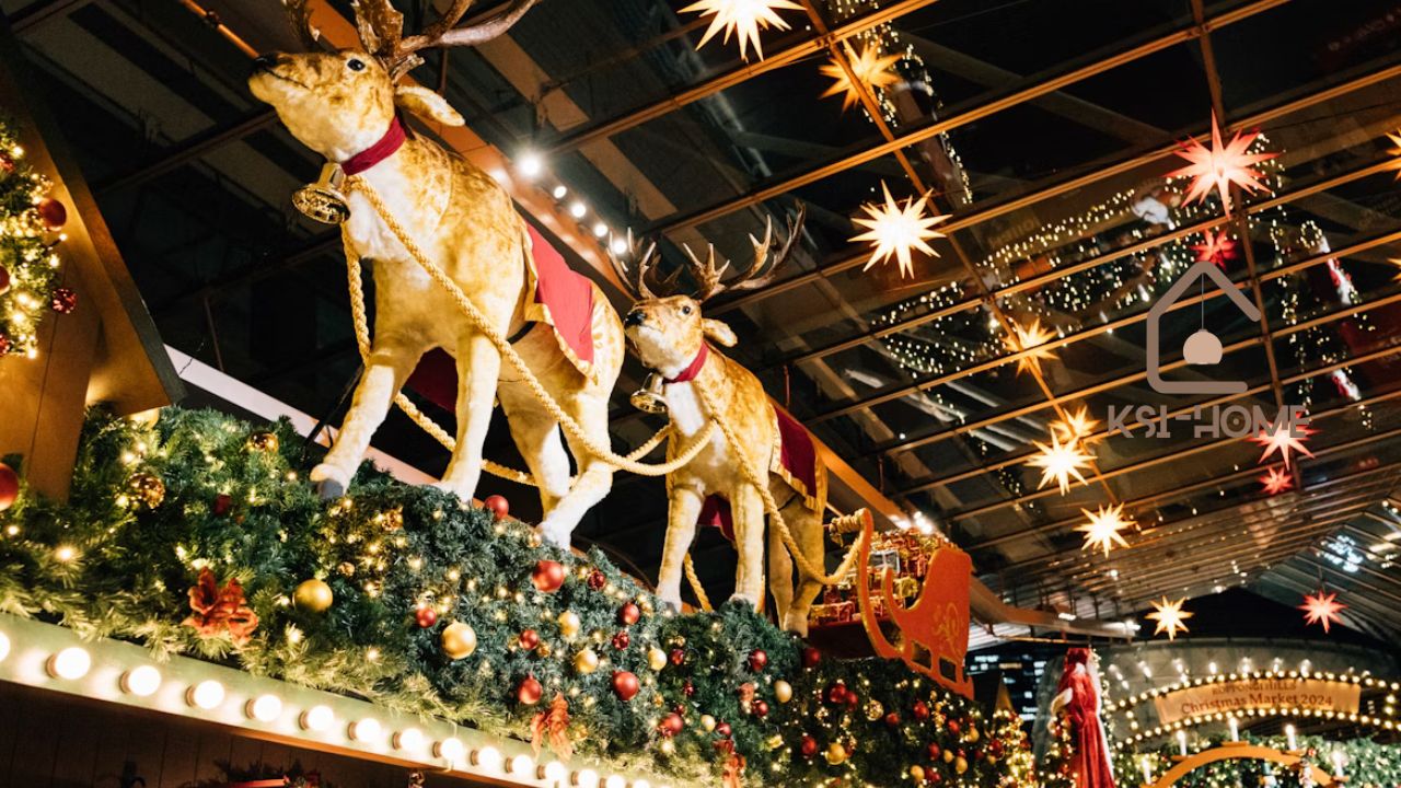 Santa & Reindeer Roof Decorations That Light Up Your Holiday